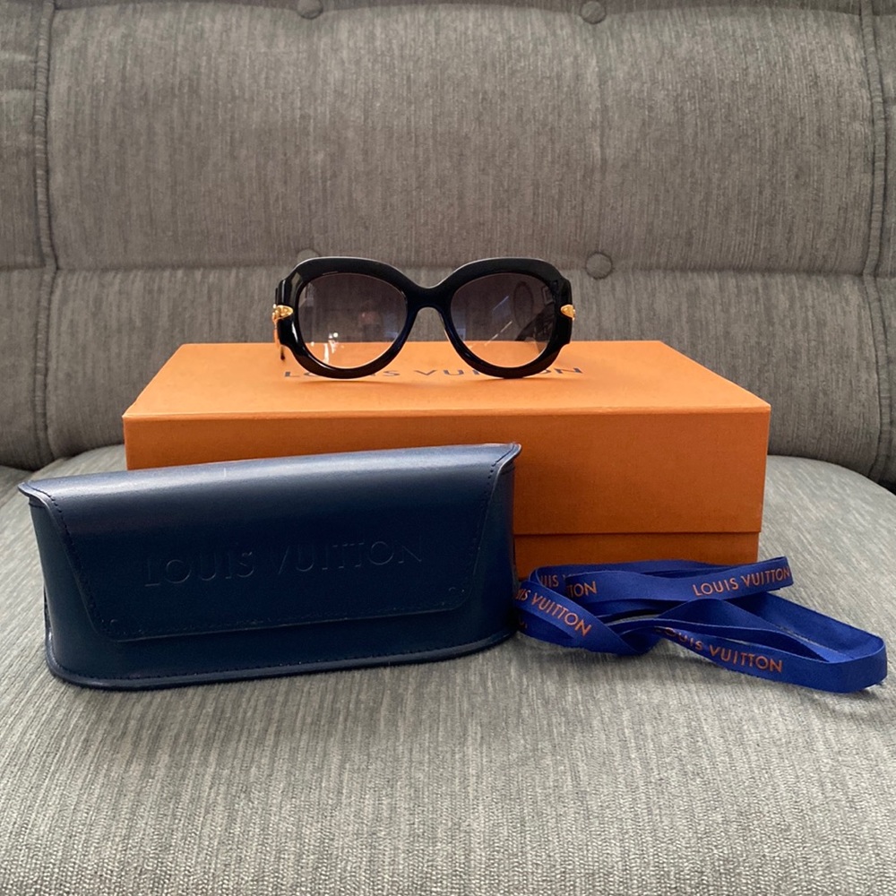 Amazing authentic Louis Vuitton sunglasses